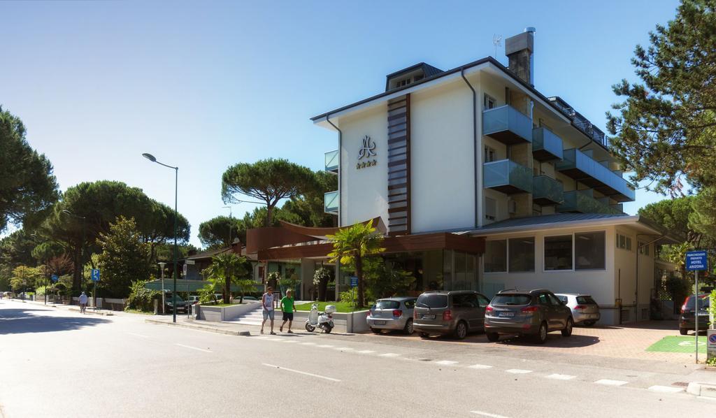 Hotel Arizona Lignano Sabbiadoro Buitenkant foto